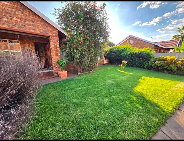 3 BEDROOM TOWNHOUSE FOR SALE IN KOOKRUS